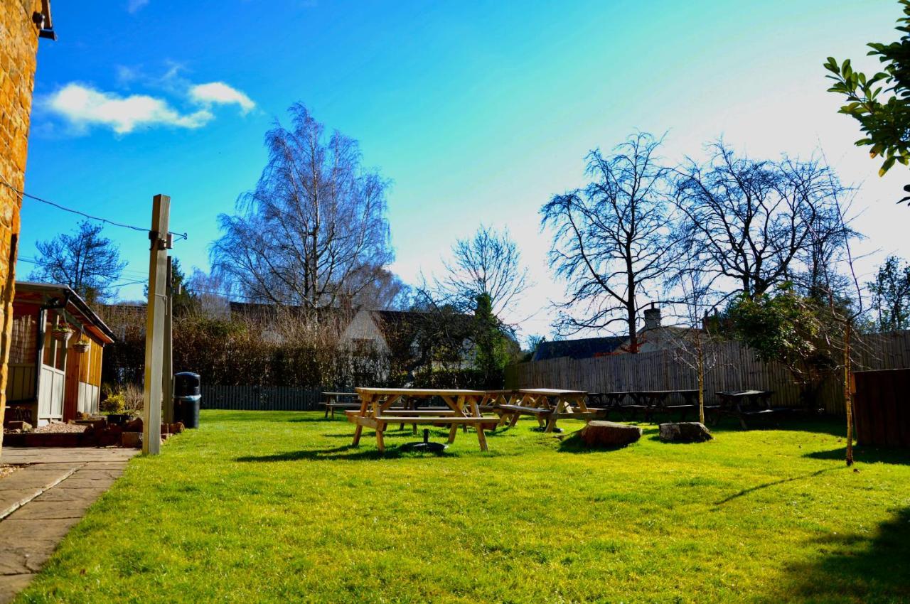 The Hollybush And 3* Priors Marston