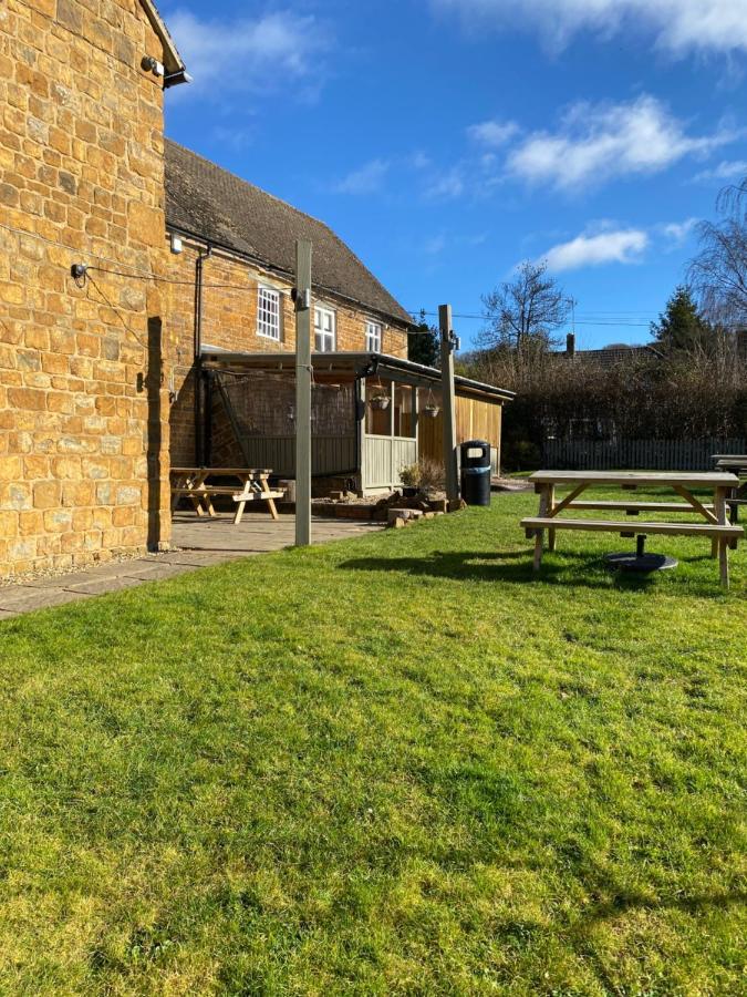 The Hollybush And 3* Priors Marston
